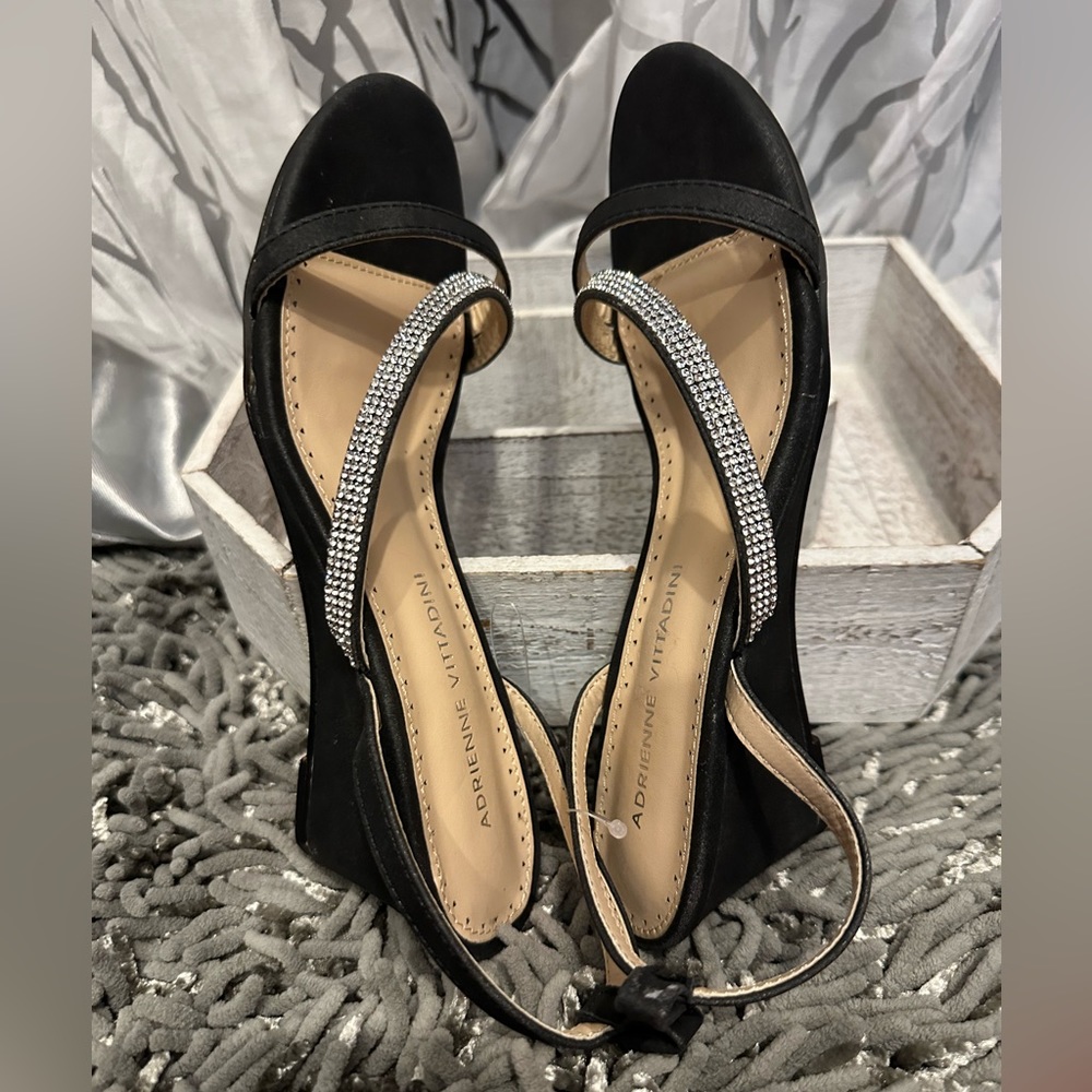 Adrienne Vittadini Carolee Wedge Sandal, SZ 6.5M